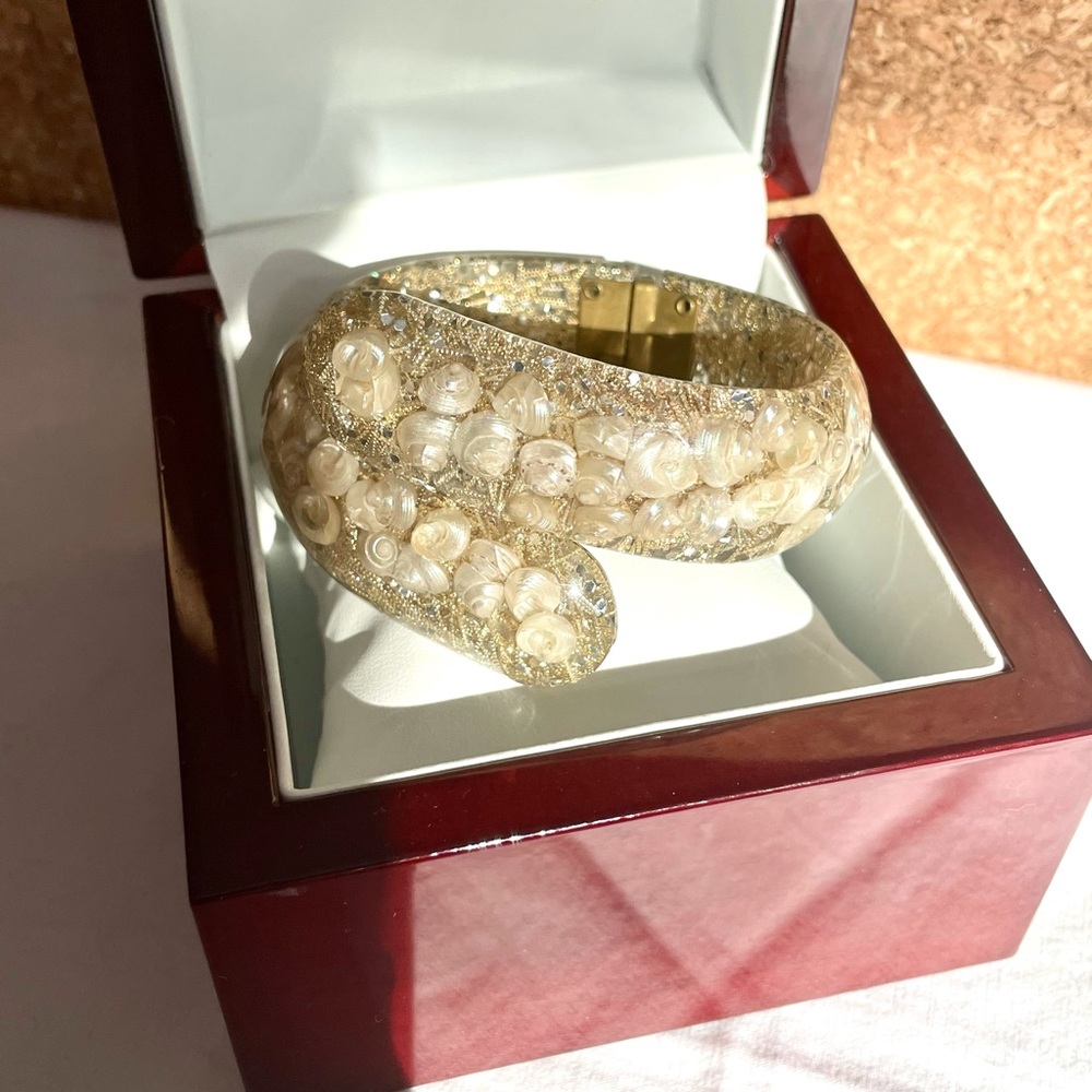 Vintage Lucite shell bracelet